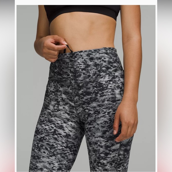 LULULEMON Base Pace HR Tight 25” - Picture 5 of 10